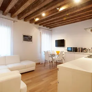 The Lion's House Apt2 Venecia